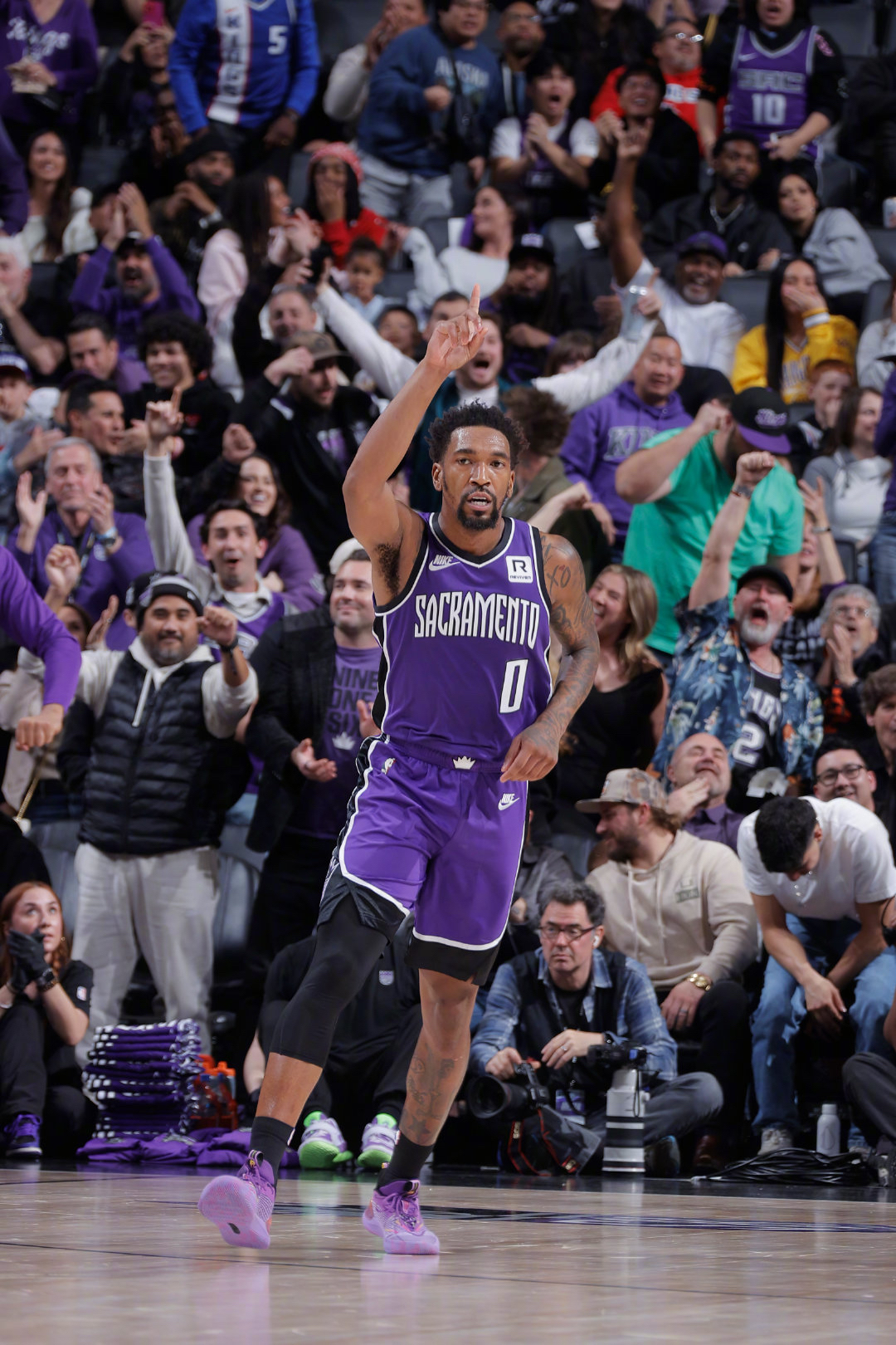 掘金绝杀上海队，浓眉哥状态火热