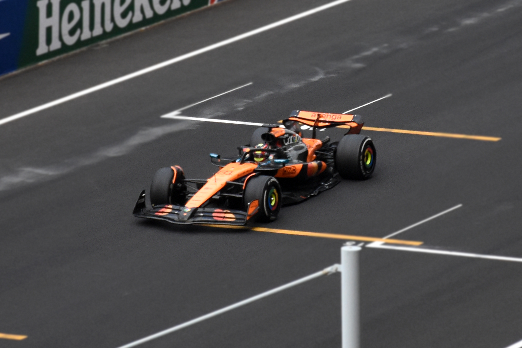 阿斯顿马丁险胜迈凯伦,拉塞尔惊艳四座 阿斯顿马丁险胜迈凯伦,拉塞尔惊艳四座