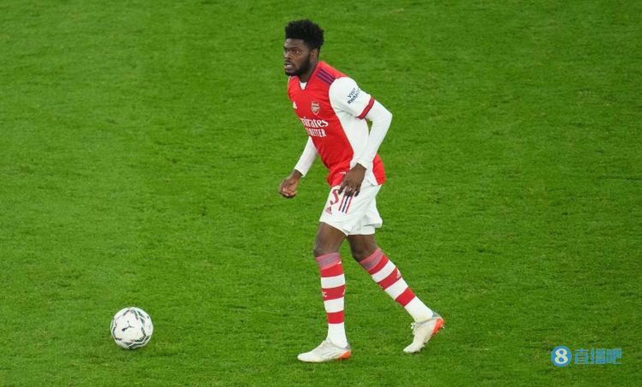 里昂翻盘曼城，若日尼奥点燃赛场