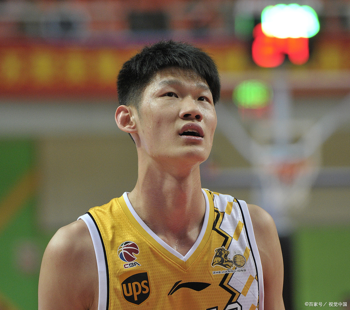 爱游戏-广州队逆转公牛，胡金秋惊艳四座
