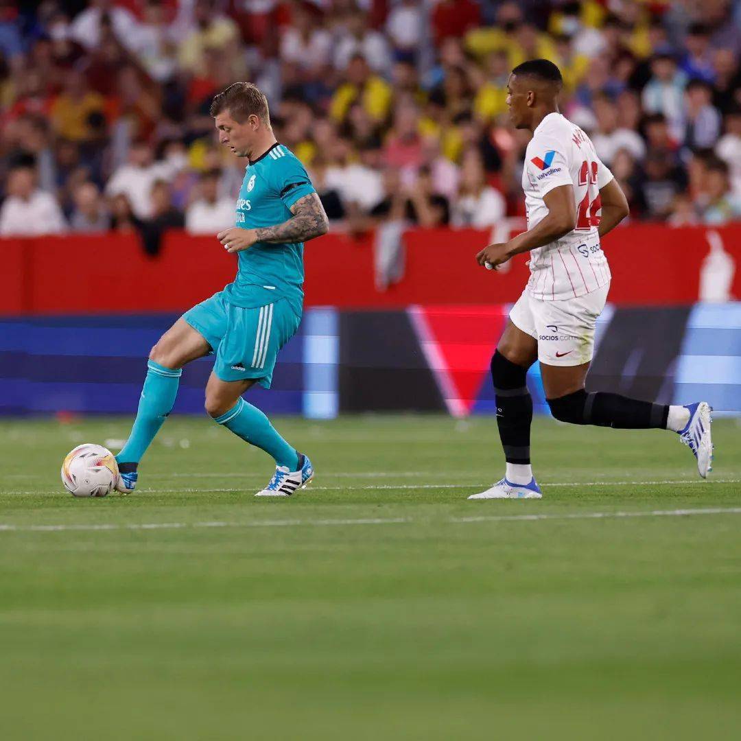 德国逆转塞维利亚,阿圭罗高光表现 德国逆转塞维利亚,阿圭罗高光表现