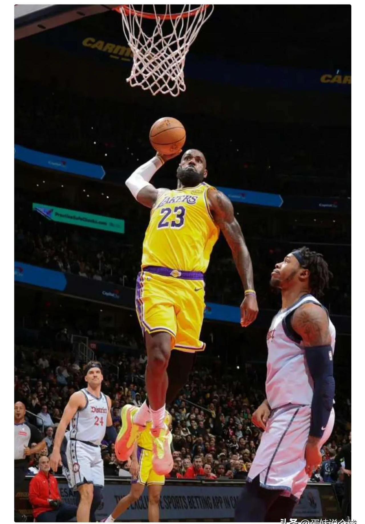 国王横扫尼克斯，詹姆斯带队取胜